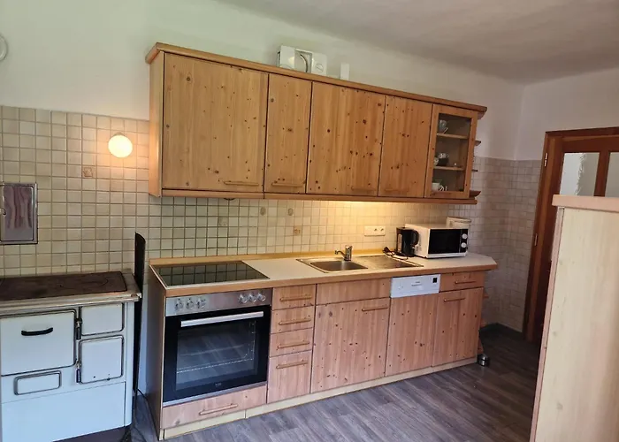 Viktoria Buchegger *